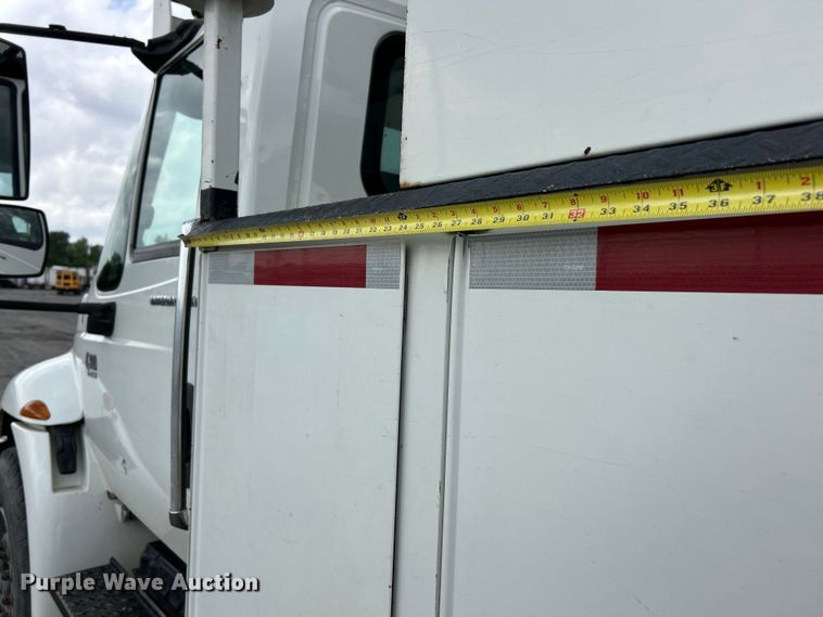 image for item YA3742 2007 International 4300 bucket truck