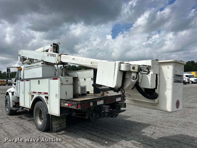 image for item YA3742 2007 International 4300 bucket truck