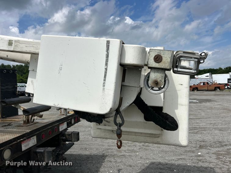 image for item YA3742 2007 International 4300 bucket truck