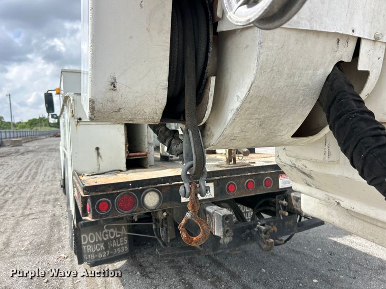 image for item YA3742 2007 International 4300 bucket truck