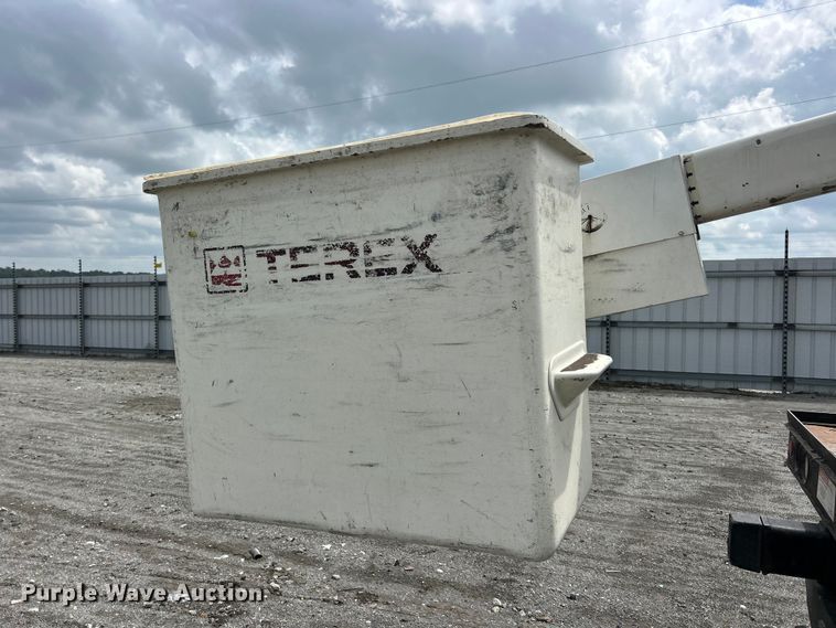 image for item YA3742 2007 International 4300 bucket truck