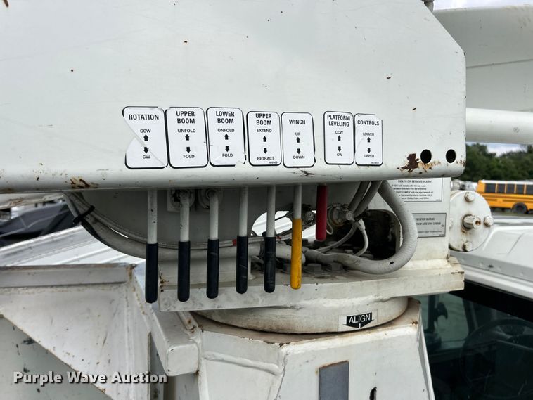 image for item YA3742 2007 International 4300 bucket truck