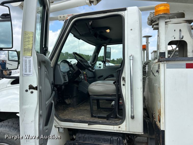 image for item YA3742 2007 International 4300 bucket truck