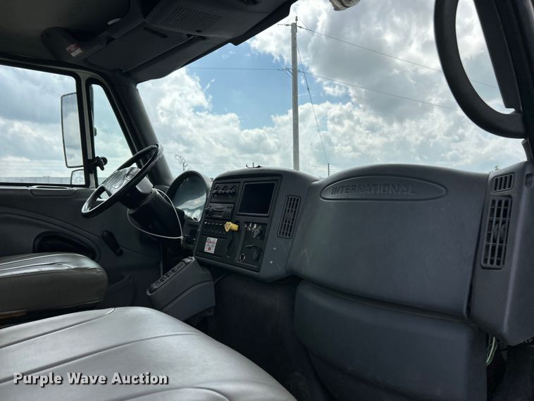image for item YA3742 2007 International 4300 bucket truck