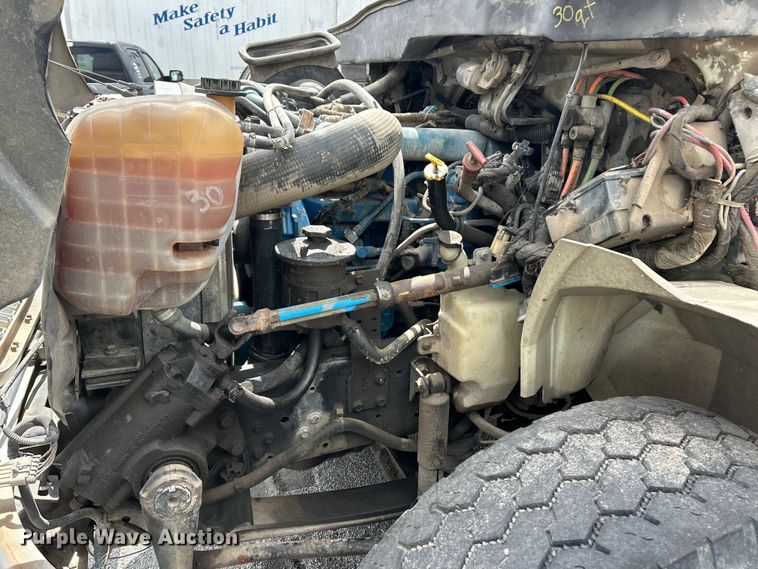 image for item YA3742 2007 International 4300 bucket truck