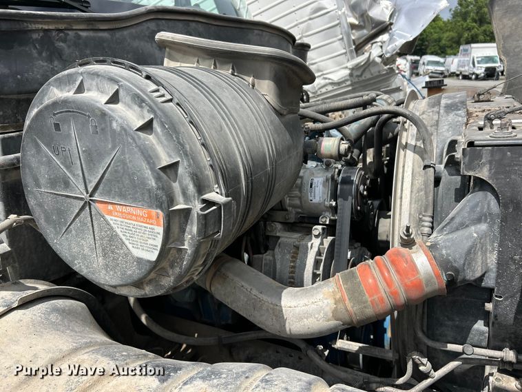 image for item YA3742 2007 International 4300 bucket truck