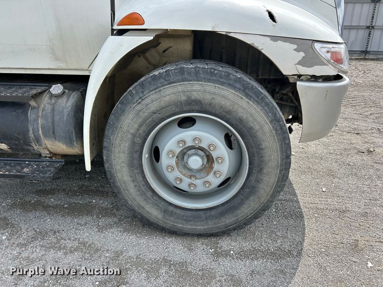 image for item YA3742 2007 International 4300 bucket truck