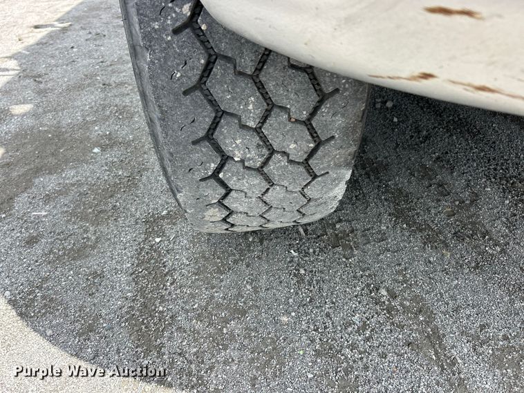 image for item YA3742 2007 International 4300 bucket truck