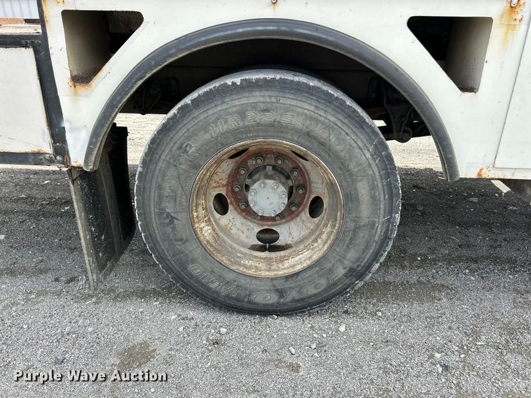image for item YA3742 2007 International 4300 bucket truck