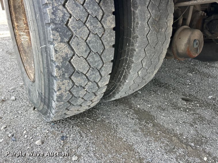 image for item YA3742 2007 International 4300 bucket truck
