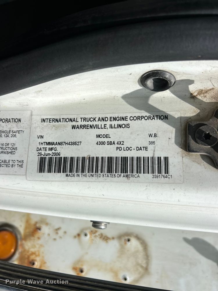 image for item YA3742 2007 International 4300 bucket truck