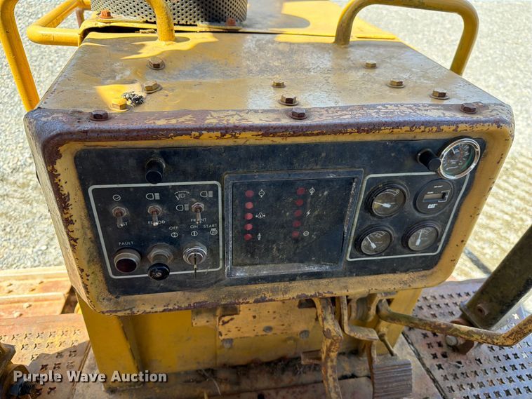 image for item YA3795 1993 Caterpillar D4H TSK skidder