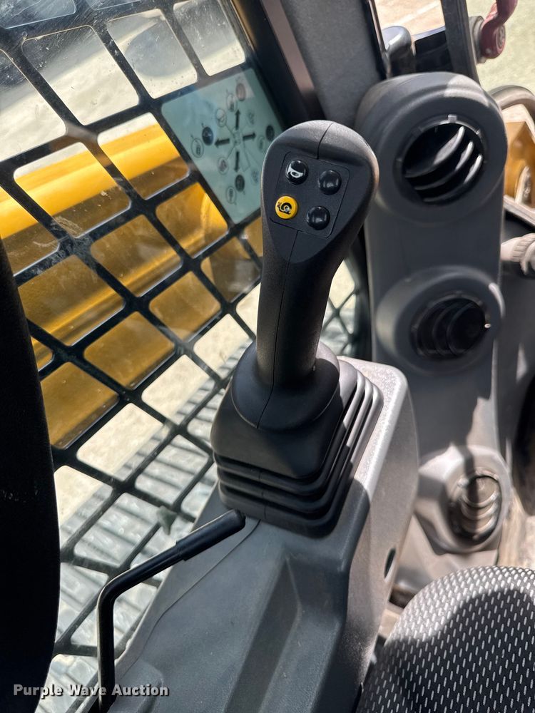 image for item YA3834 2023 Caterpillar 289D3 tracked skid steer loader