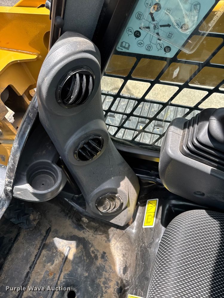 image for item YA3834 2023 Caterpillar 289D3 tracked skid steer loader