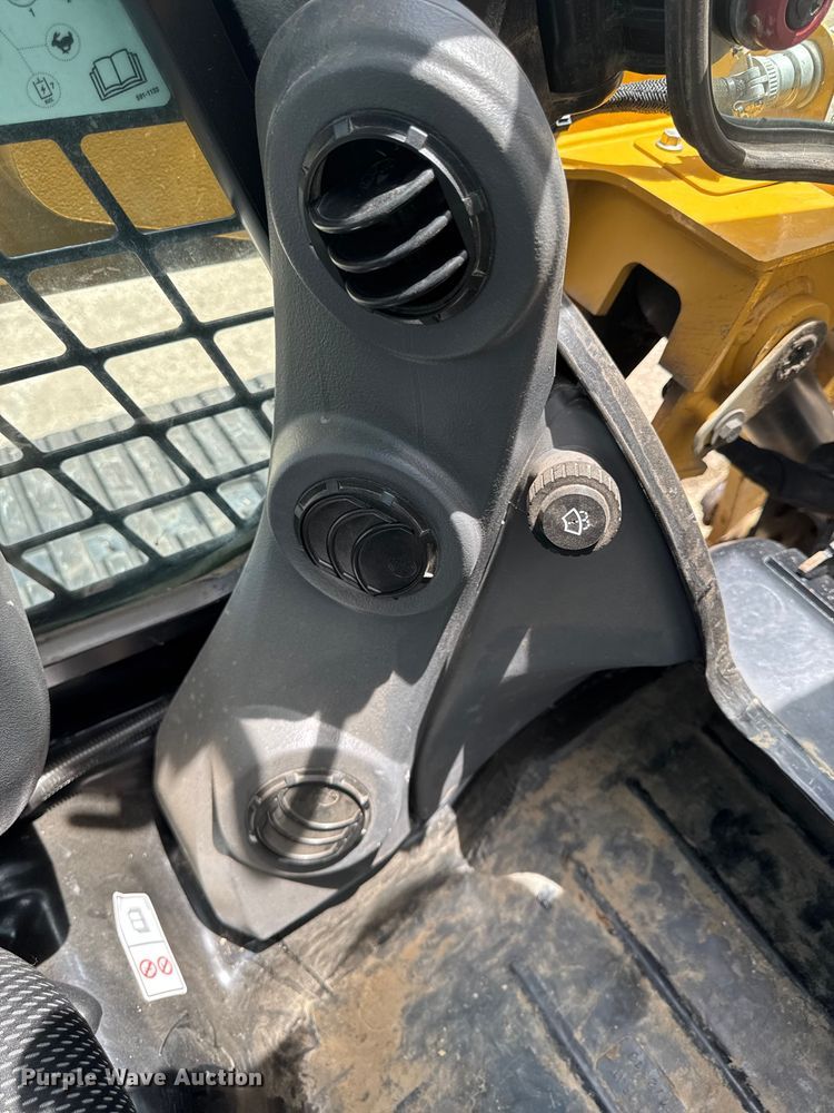 image for item YA3834 2023 Caterpillar 289D3 tracked skid steer loader