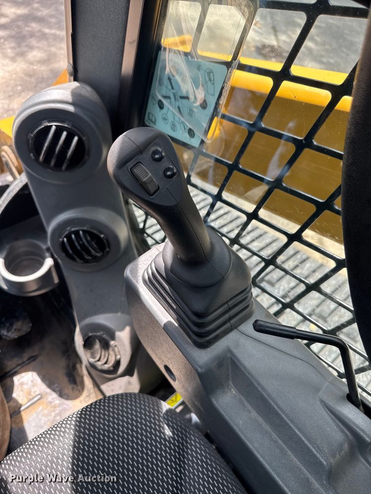 image for item YA3834 2023 Caterpillar 289D3 tracked skid steer loader