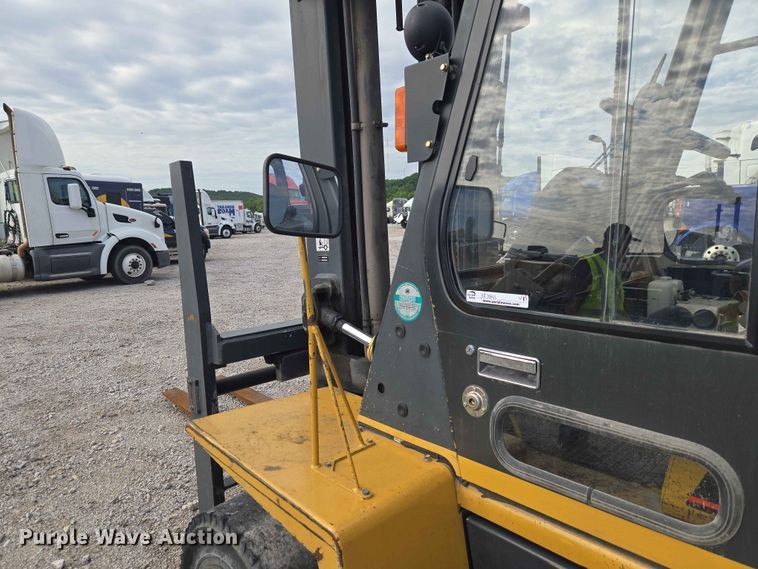image for item YA3841 Caterpillar DP70 forklift