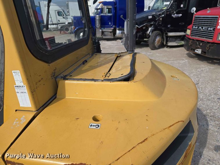 image for item YA3841 Caterpillar DP70 forklift