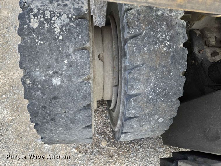 image for item YA3841 Caterpillar DP70 forklift