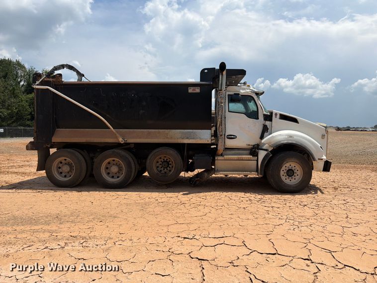 image for item YA3890 2019 Kenworth T880 dump truck