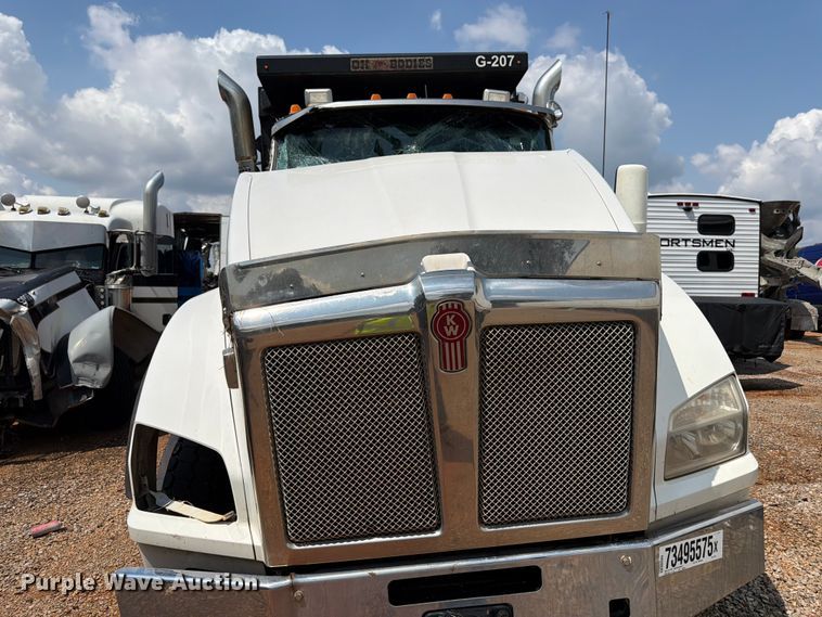 image for item YA3890 2019 Kenworth T880 dump truck