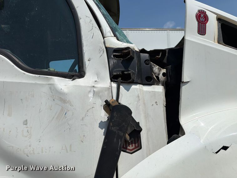 image for item YA3890 2019 Kenworth T880 dump truck
