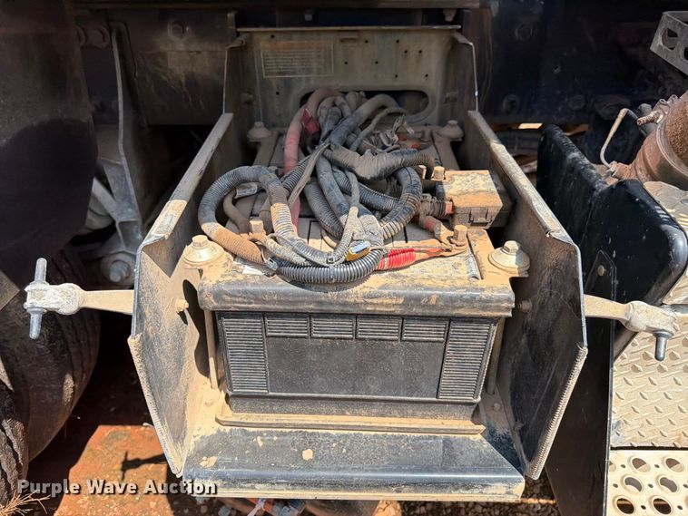 image for item YA3890 2019 Kenworth T880 dump truck