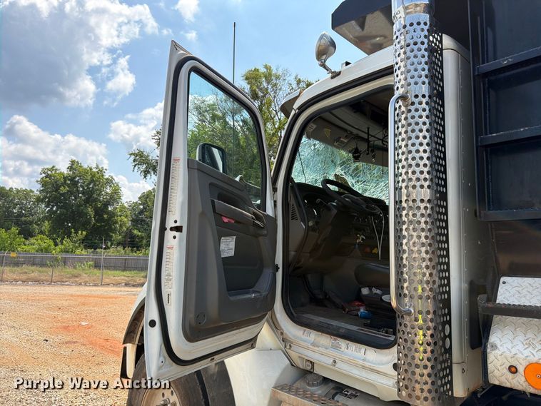image for item YA3890 2019 Kenworth T880 dump truck