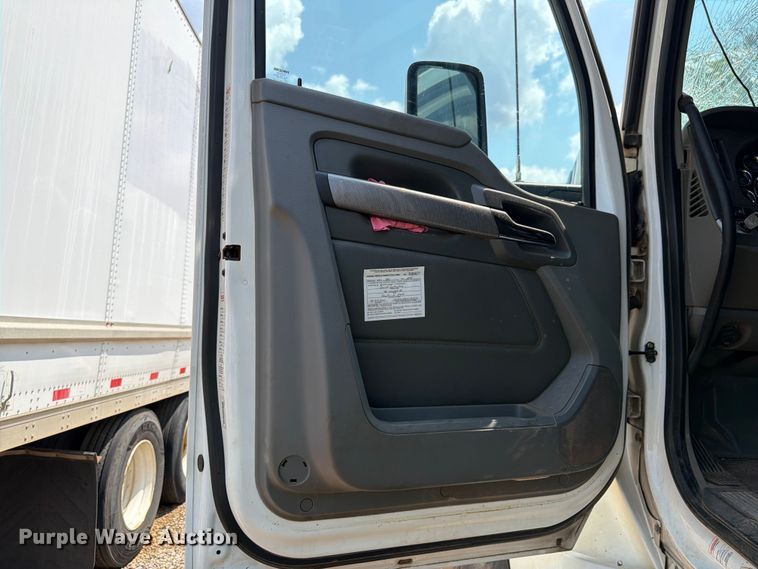 image for item YA3890 2019 Kenworth T880 dump truck