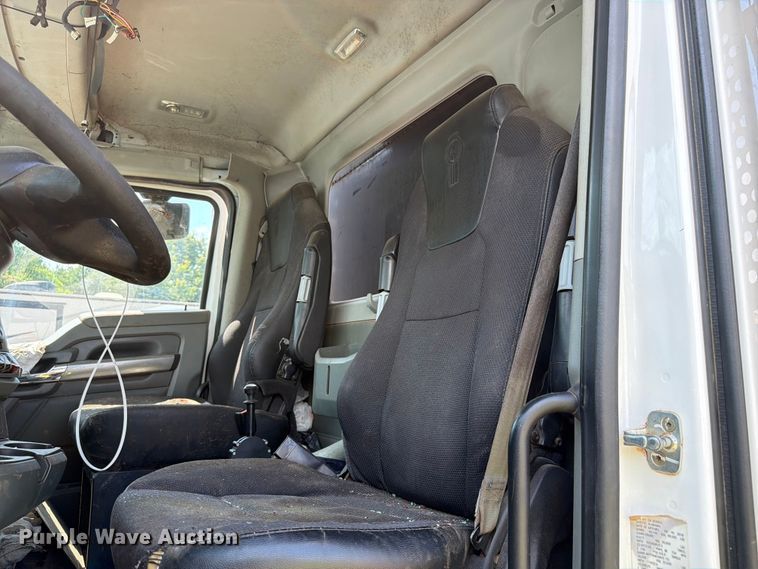 image for item YA3890 2019 Kenworth T880 dump truck