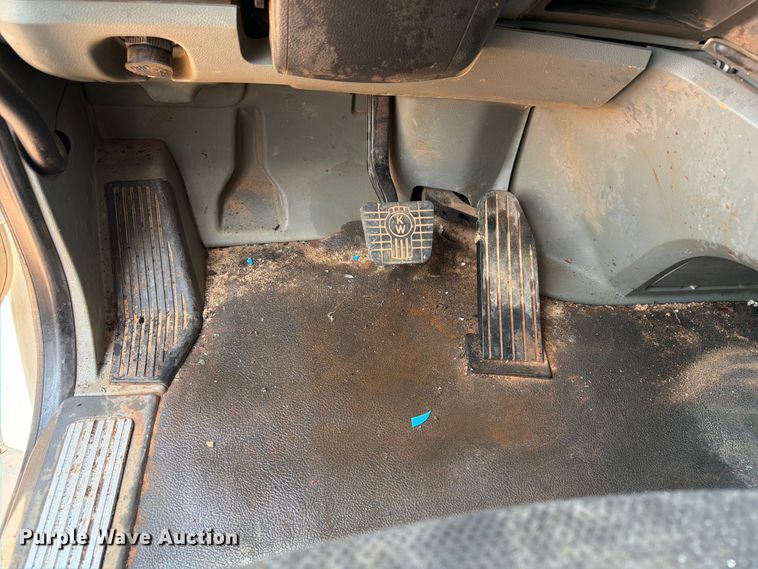 image for item YA3890 2019 Kenworth T880 dump truck