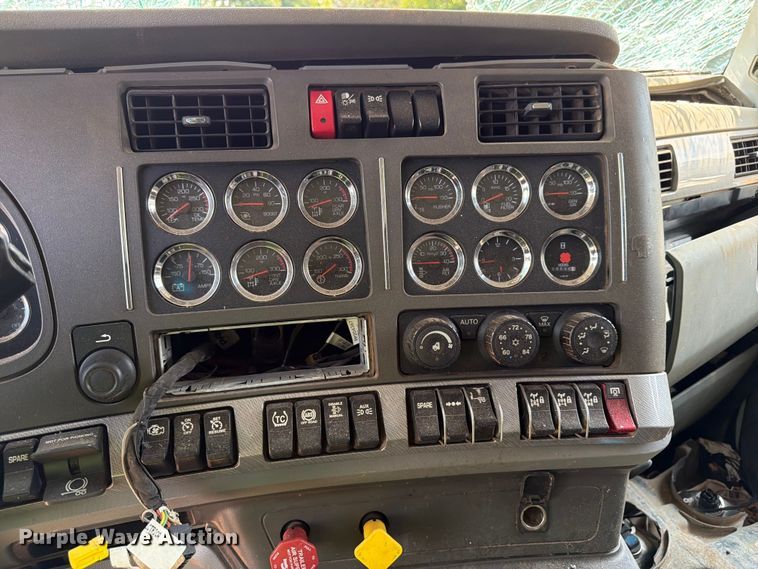 image for item YA3890 2019 Kenworth T880 dump truck