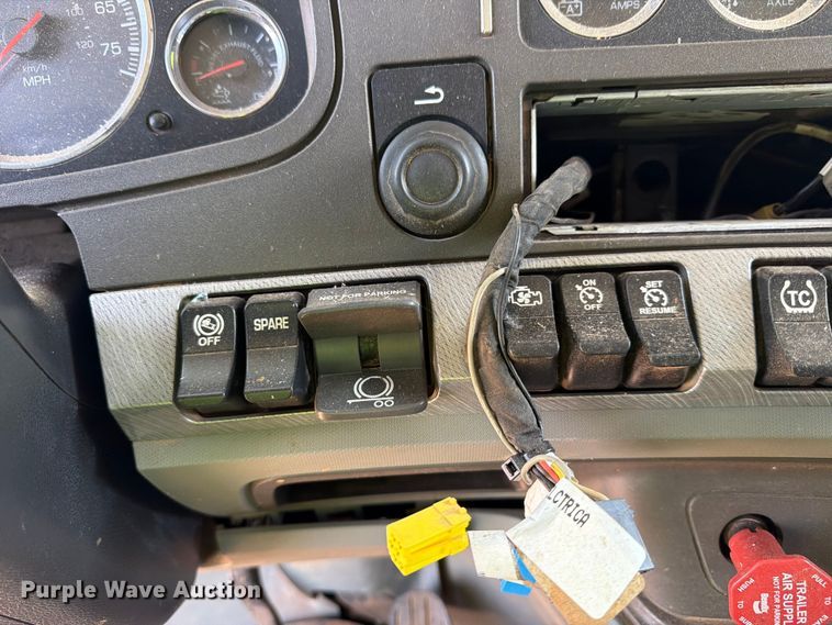 image for item YA3890 2019 Kenworth T880 dump truck