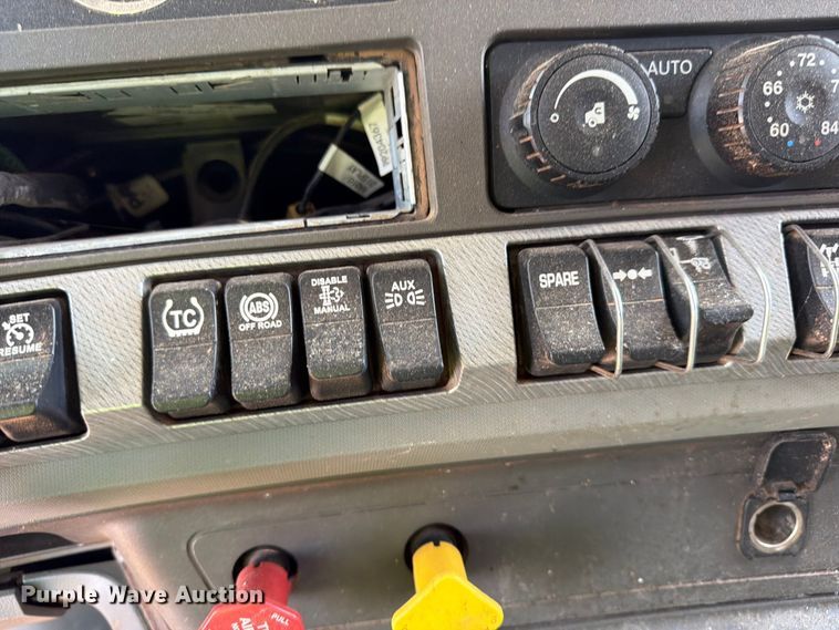 image for item YA3890 2019 Kenworth T880 dump truck