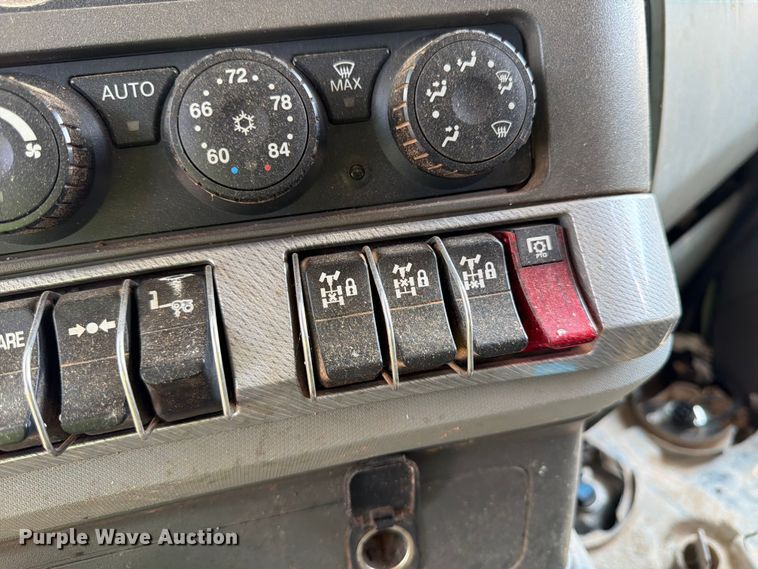 image for item YA3890 2019 Kenworth T880 dump truck