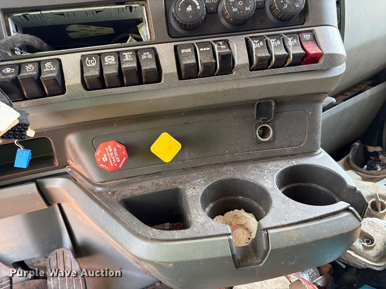 image for item YA3890 2019 Kenworth T880 dump truck