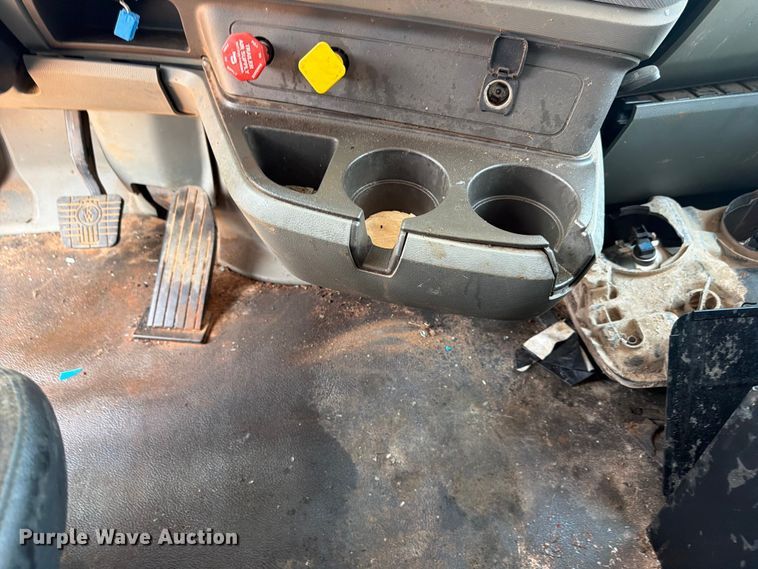 image for item YA3890 2019 Kenworth T880 dump truck