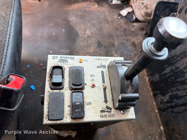 image for item YA3890 2019 Kenworth T880 dump truck