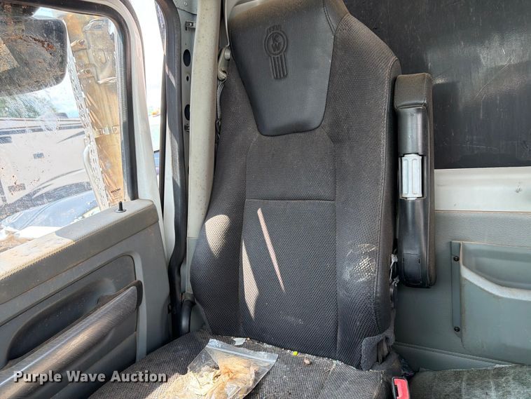 image for item YA3890 2019 Kenworth T880 dump truck