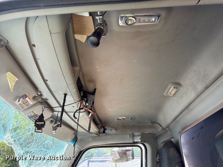 image for item YA3890 2019 Kenworth T880 dump truck