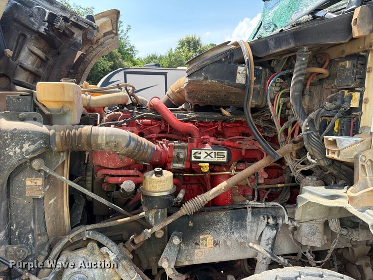 image for item YA3890 2019 Kenworth T880 dump truck