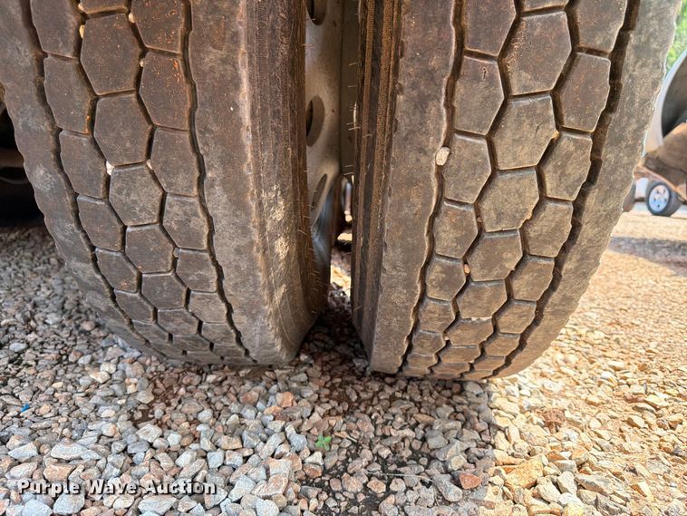 image for item YA3890 2019 Kenworth T880 dump truck