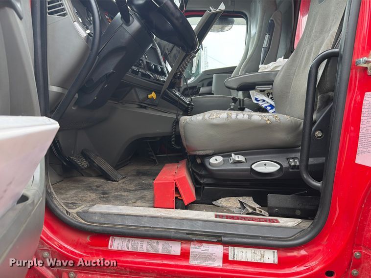 image for item YA3935 2018 Kenworth T880 dump truck