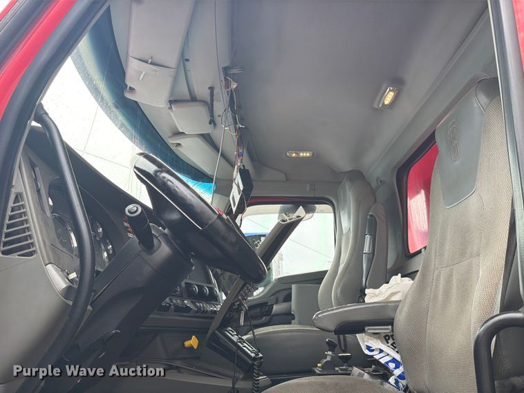 image for item YA3935 2018 Kenworth T880 dump truck