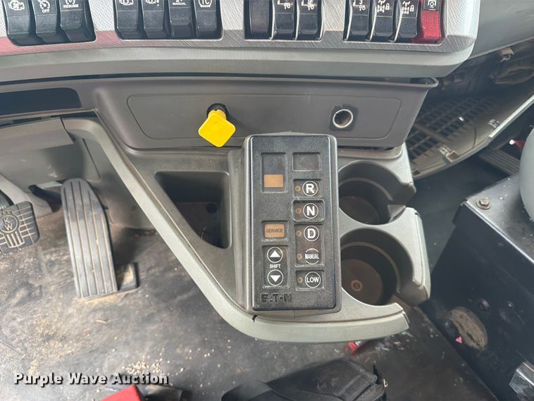image for item YA3935 2018 Kenworth T880 dump truck
