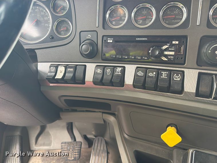 image for item YA3935 2018 Kenworth T880 dump truck