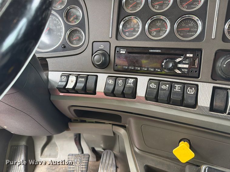 image for item YA3935 2018 Kenworth T880 dump truck