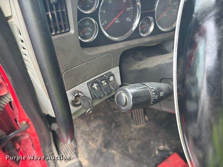 image for item YA3935 2018 Kenworth T880 dump truck