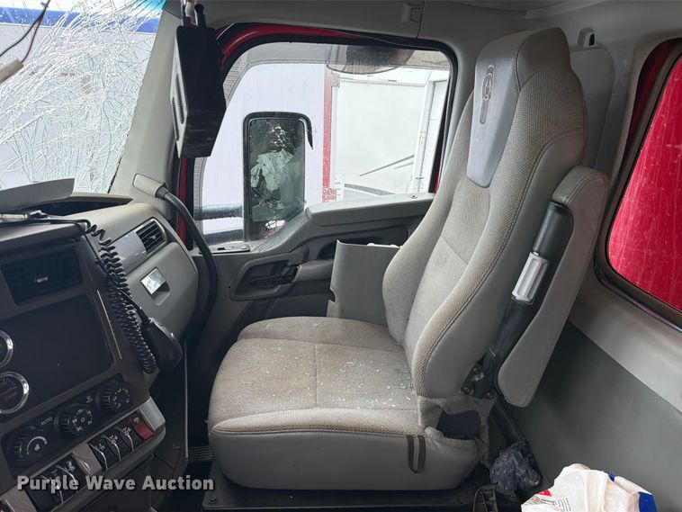 image for item YA3935 2018 Kenworth T880 dump truck