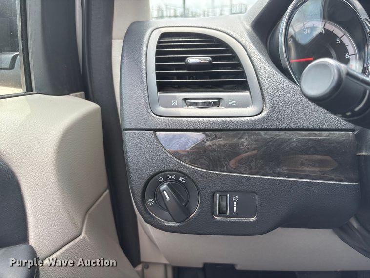 image for item DO5248 2015 Dodge Grand Caravan van